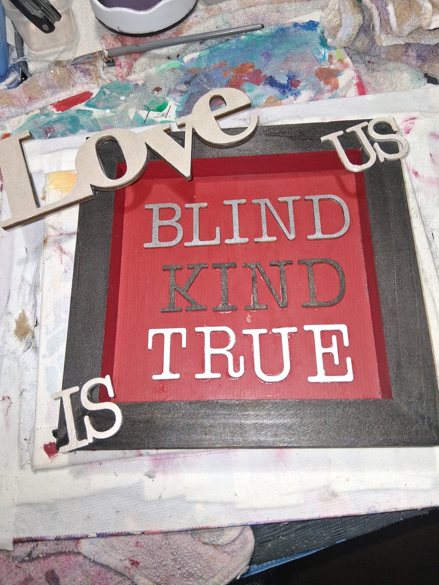 "LIVE IS US" Love is blind box - Zo - Cals signs&nacks